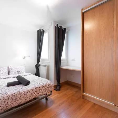 דירה Modern With Spacious Terrace