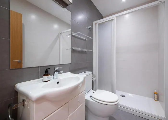 Modern With Spacious Terrace 公寓