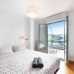 Modern With Spacious Terrace 公寓 *